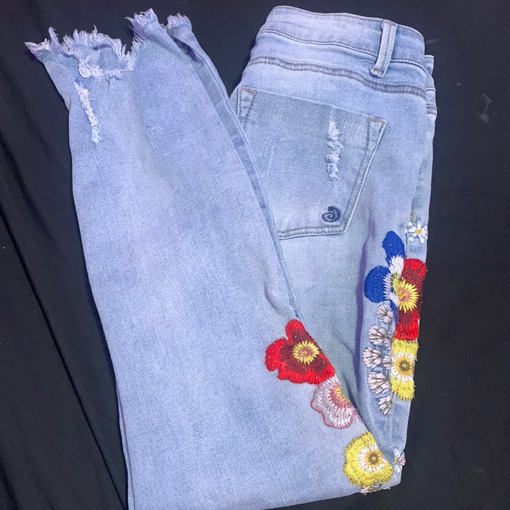 INDIGO REIN: Light Blue Floral Designed Ripped Jeans size: 7